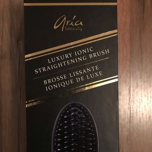 Aria Ionic Straightening Brush! BRAND NEW!